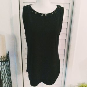 𝅺DANA Buchman black sleeveless‎ blouse. SZ. M